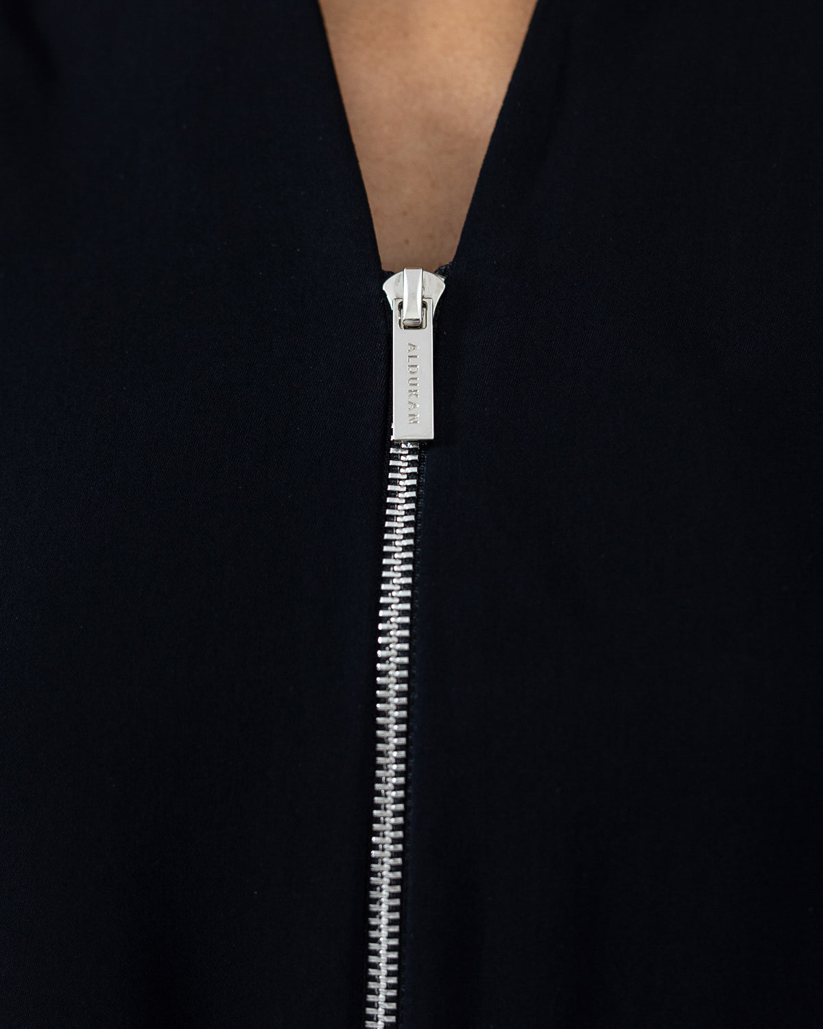 The Basic Zipper Abaya