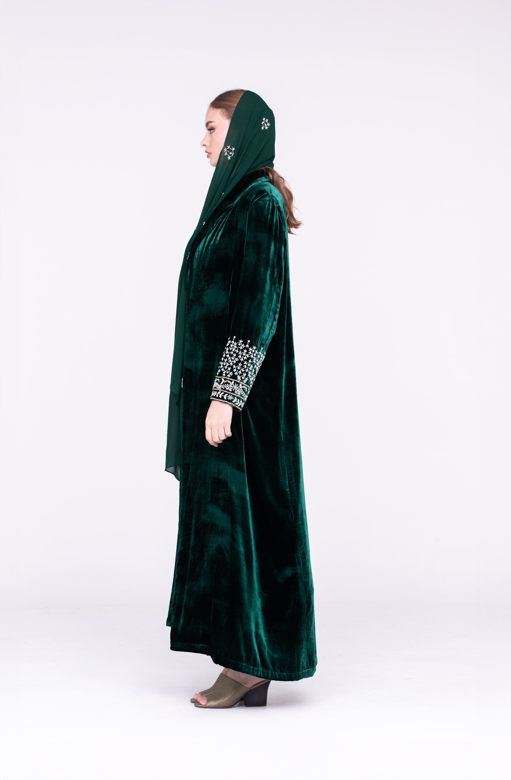 Velvet Abaya image 3