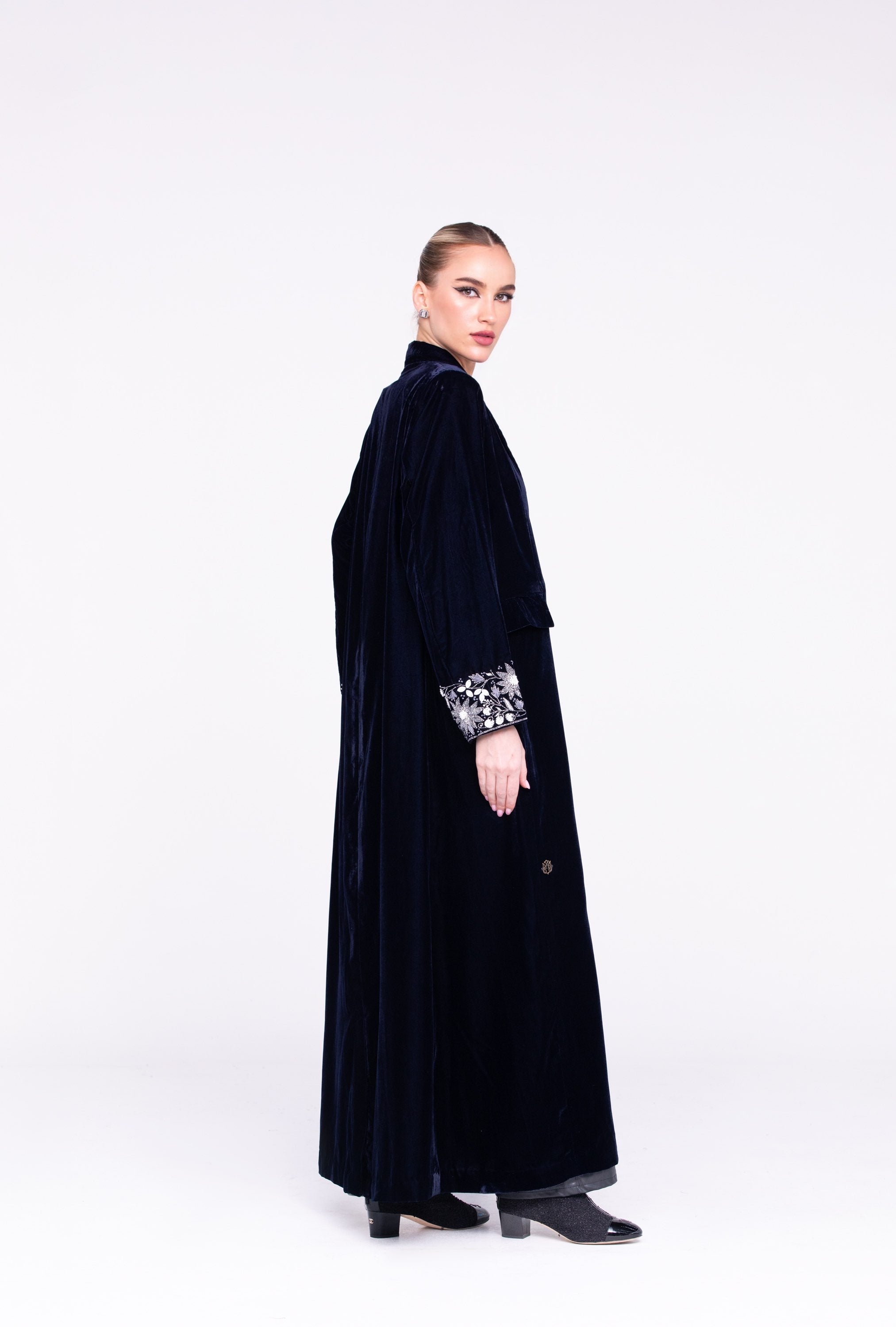 Velvet Abaya image 3
